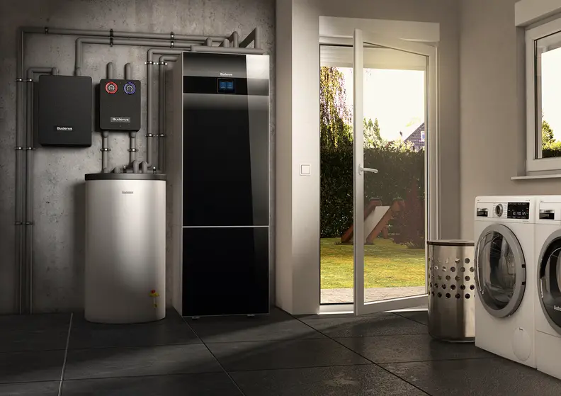 Mit der Logatherm WSW196i bringt Buderus die erste Sole-Wasser-Wärmepumpe im Titanium Design auf den Markt. Das Gerät ist auch mit integriertem 180 Liter Warmwasserspeicher als Logatherm WSW196i T180 und mit integriertem 50 Liter Pufferspeicher als Logatherm WSW196 © Bosch Thermotechnik GmbH, Buderus © Bosch Thermotechnik GmbH, Buderus